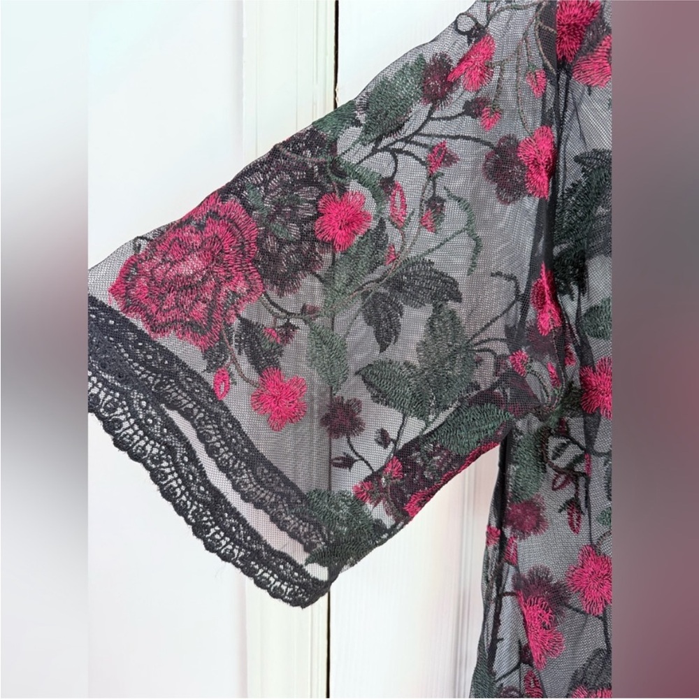 Lularoe S Embroidered Rose Chloe Kimono Black Lace Red Floral Kaftan Robe Duster - Picture 3 of 7